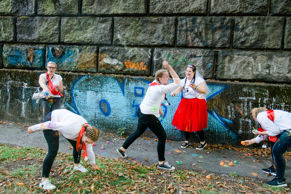 JGA-Fotoshooting mit Farbschlacht